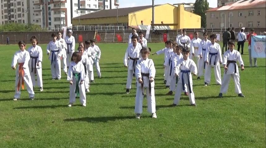 Muş&rsquo;ta Amat&ouml;r Spor Haftası kutlamaları başladı