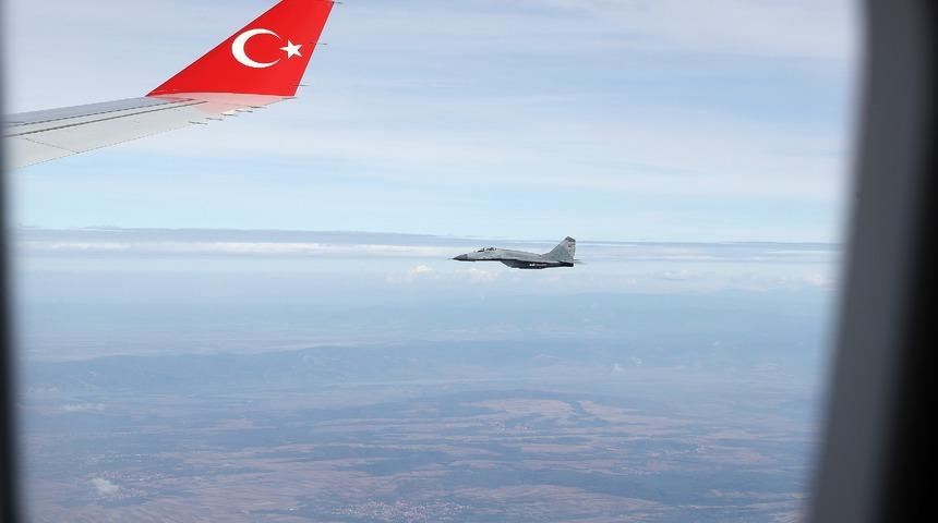 Sırbistan uçakları Cumhurbaşkanı Erdoğan’ın uçağına eşlik etti