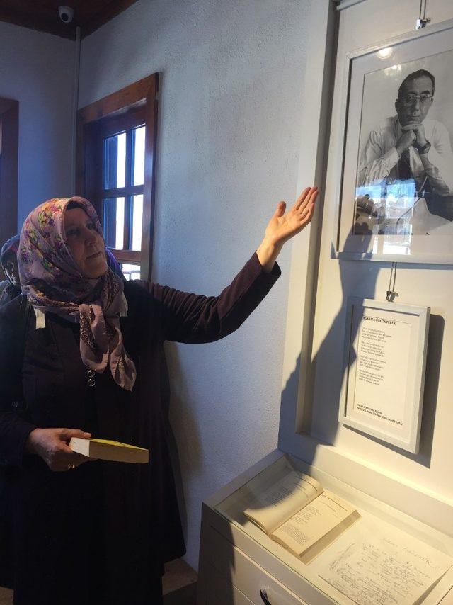 Koca çınarlar Atatol Behramoğlu Kitaplığını gezdi