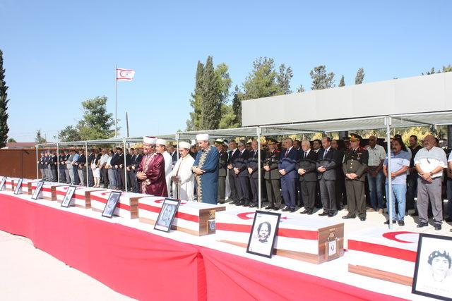 Rumların katlettiği Kıbrıslı Türk şehitler 45 yıl aradan sonra defnedildi