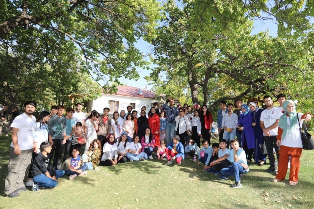 Vali Bilmez&rsquo;in eşi, &ccedil;ocukları ve gen&ccedil;leri misafir etti