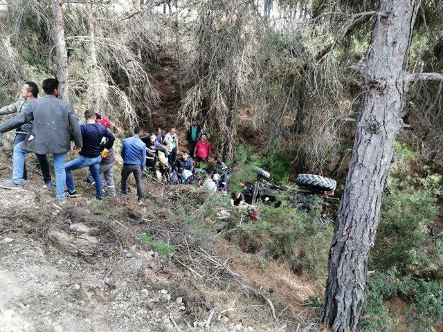 Traktörle 15 metreden uçtu, yaralı olarak kurtuldu