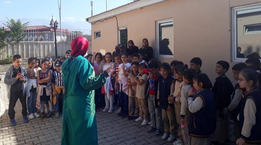 &Ouml;ğrencilerden hayvan bakımevine ziyaret