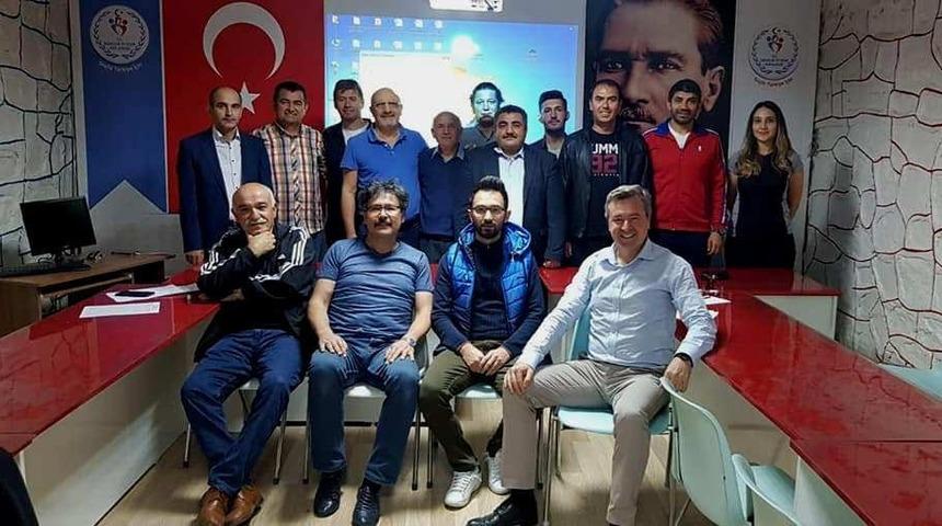 Masa Tenisi hakemleri, eğitim seminerine katıldı