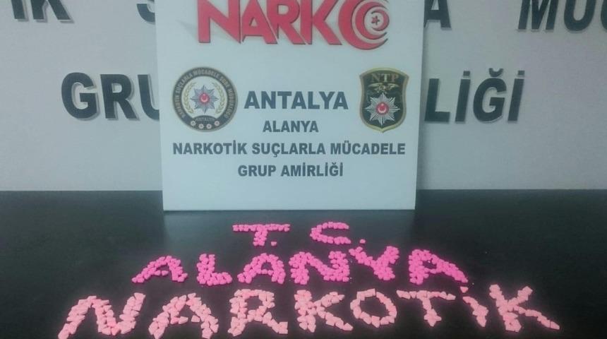Alanya&rsquo;da 560 adet uyuşturucu hap ele ge&ccedil;irildi