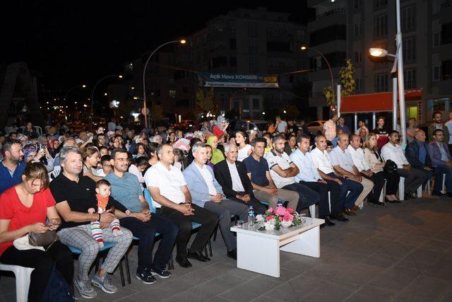 Yeşilyurt Belediyesi açık hava konseri ilgi gördü