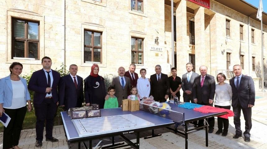 En çok atık pil toplayan 3 okul ödüllendirildi