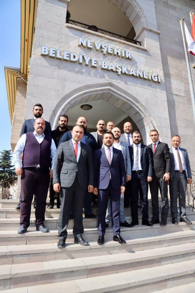 Ülkü Ocakları Başkanı Türker’den Belediye Başkanı Arı’ya ziyaret