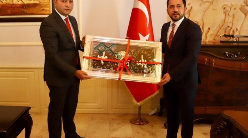 Ülkü Ocakları Başkanı Türker’den Belediye Başkanı Arı’ya ziyaret