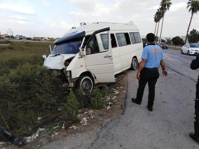 Minibüs ile otomobil çarpıştı: 5 yaralı