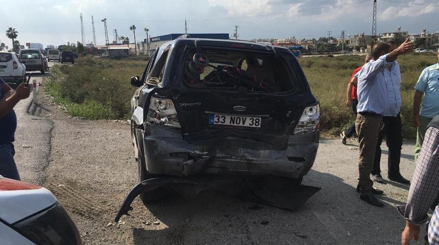 Minib&uuml;s ile otomobil &ccedil;arpıştı: 5 yaralı