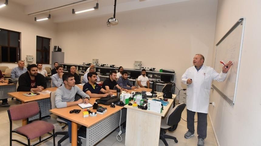 Büyükşehir meslek sahibi yapıyor