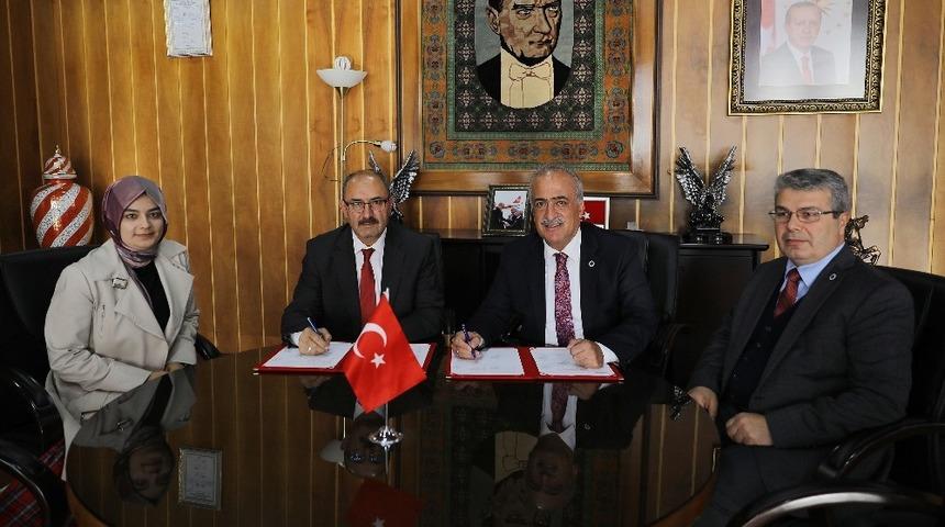 Atat&uuml;rk &Uuml;niversitesi ile DAP, buzağılar i&ccedil;in protokol imzaladı