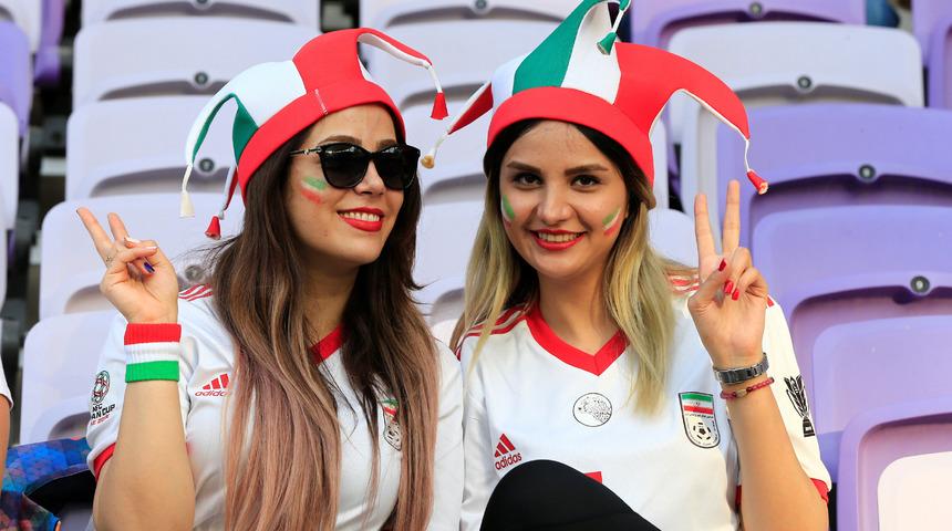 Kadınlar için çıkan futbol izni protesto edildi!