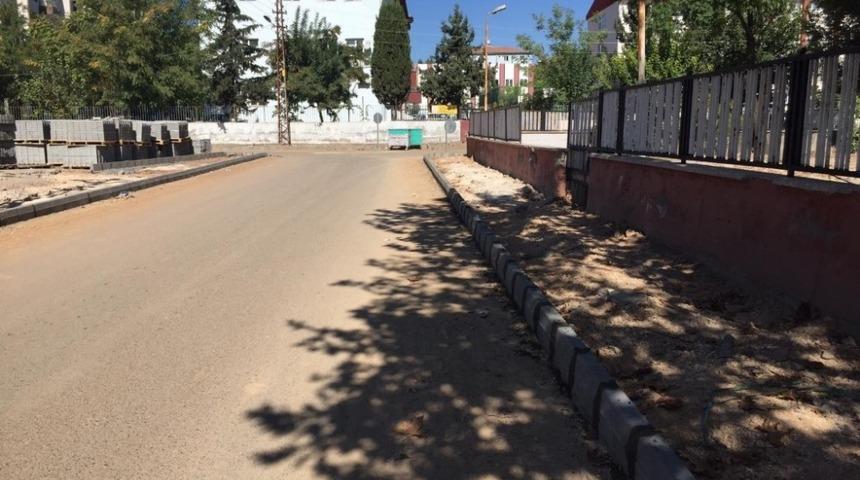 Mehmet Akif Mahallesi&rsquo;nde kaldırım &ccedil;alışması yapıldı