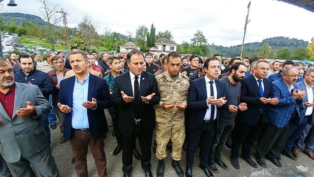 Kalp krizinden ölen 8 yaşındaki çocuk toprağa verildi