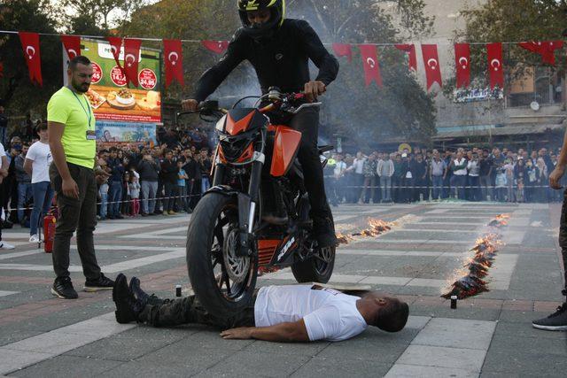Bursa'daki tehlikeli gösteri yürekleri ağızlara getirdi