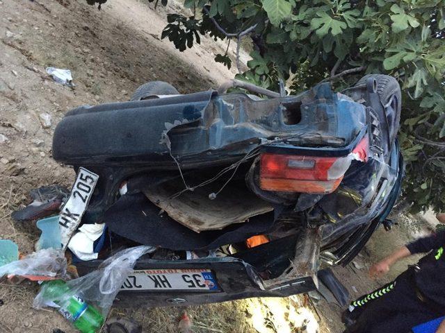 Buharkent’te otomobil şarampole devrildi: 6 yaralı