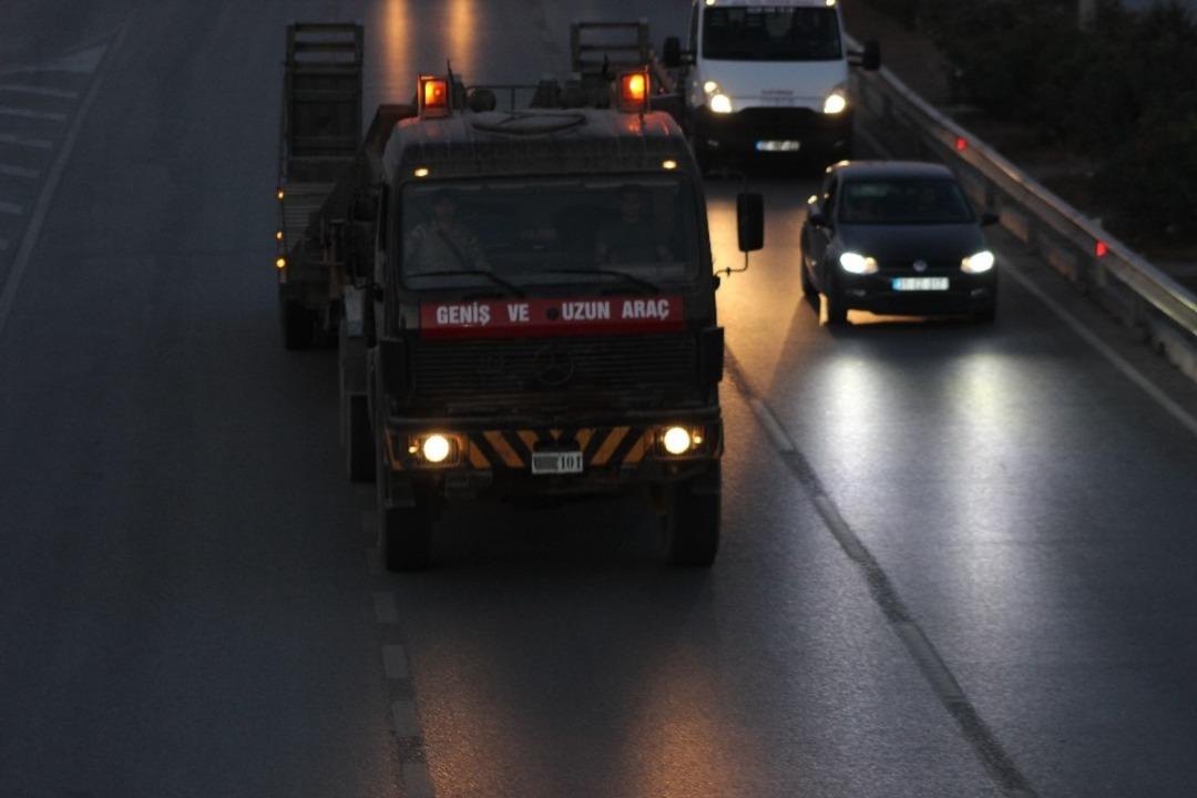 Suriye sınırına askeri ara&ccedil; sevkiyatı