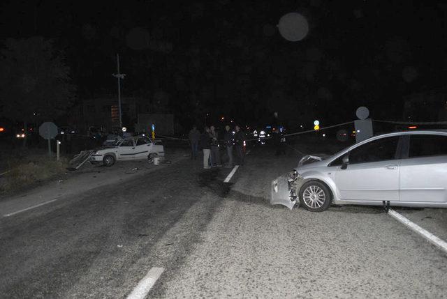 Bursa'da otomobiller çarpıştı: 2 ölü, 2 yaralı