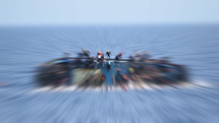 Akdeniz'de göçmenleri taşıyan tekne battı: 13 kişi hayatını kaybetti