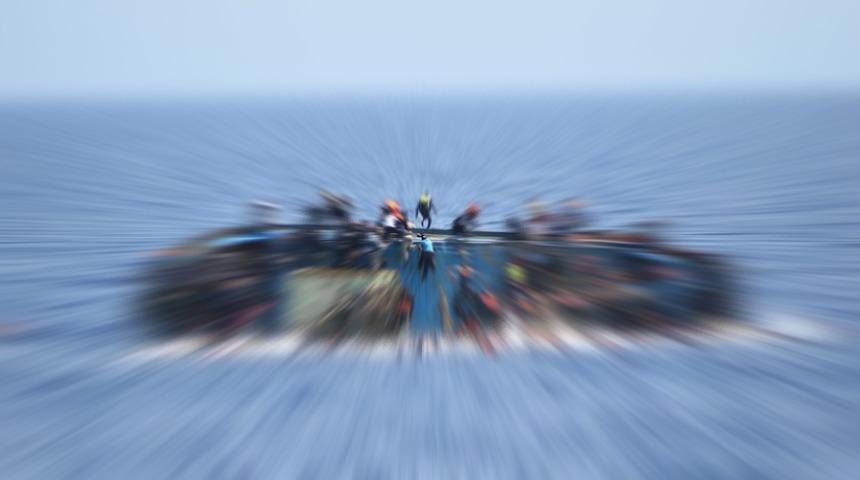 Akdeniz'de göçmenleri taşıyan tekne battı: 13 kişi hayatını kaybetti