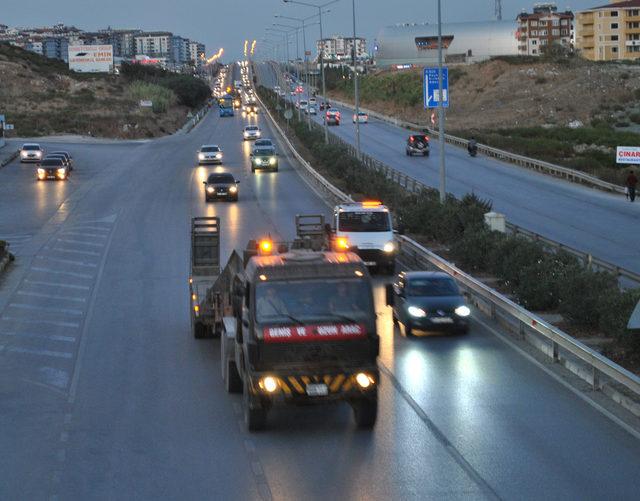 Sınıra askeri sevkiyat devam ediyor (2)