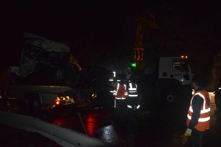 Trafik 2 saat boyunca kapandı! Kocaeli'de feci kaza! G2