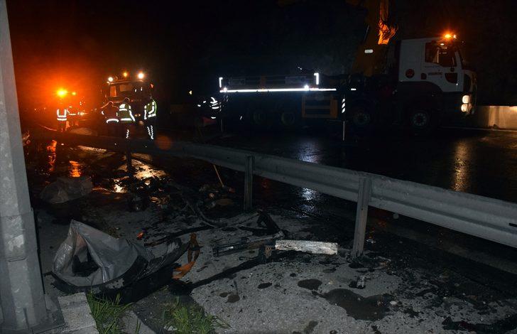 Trafik 2 saat boyunca kapandı! Kocaeli'de feci kaza! G4