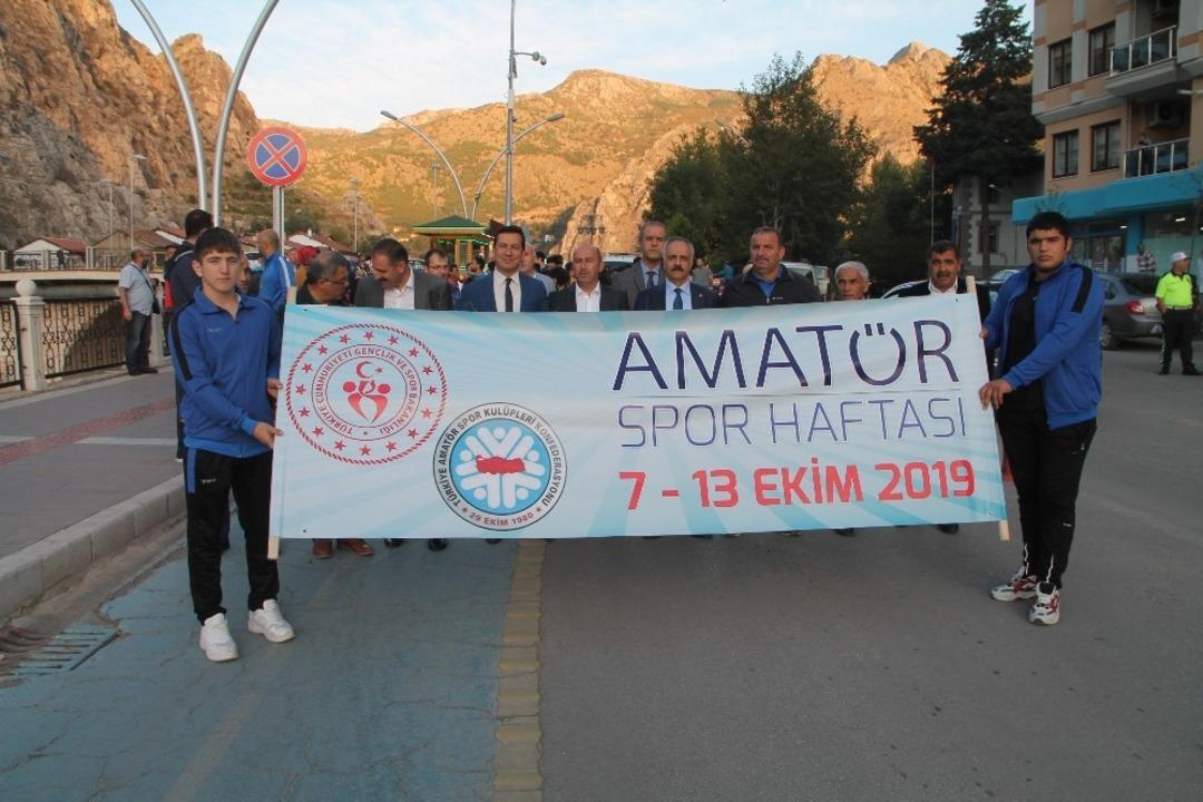 T&uuml;rk halk m&uuml;ziği eşliğinde Amat&ouml;r Spor Haftası&rsquo;nı kutladılar