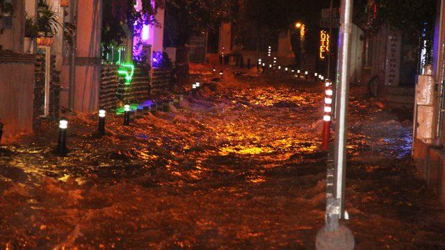 Bodrum'da caddeler sokaklar göle döndü, ile ilgili görsel sonucu