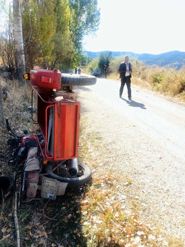 Otomobille motosiklet çarpıştı: 1 ölü, 2 yaralı