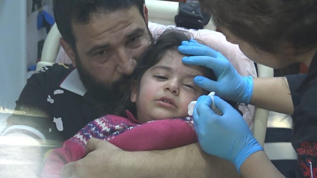 Makyaj malzemesi sanıp g&ouml;z&uuml;ne s&uuml;rd&uuml;, kabusu yaşadı