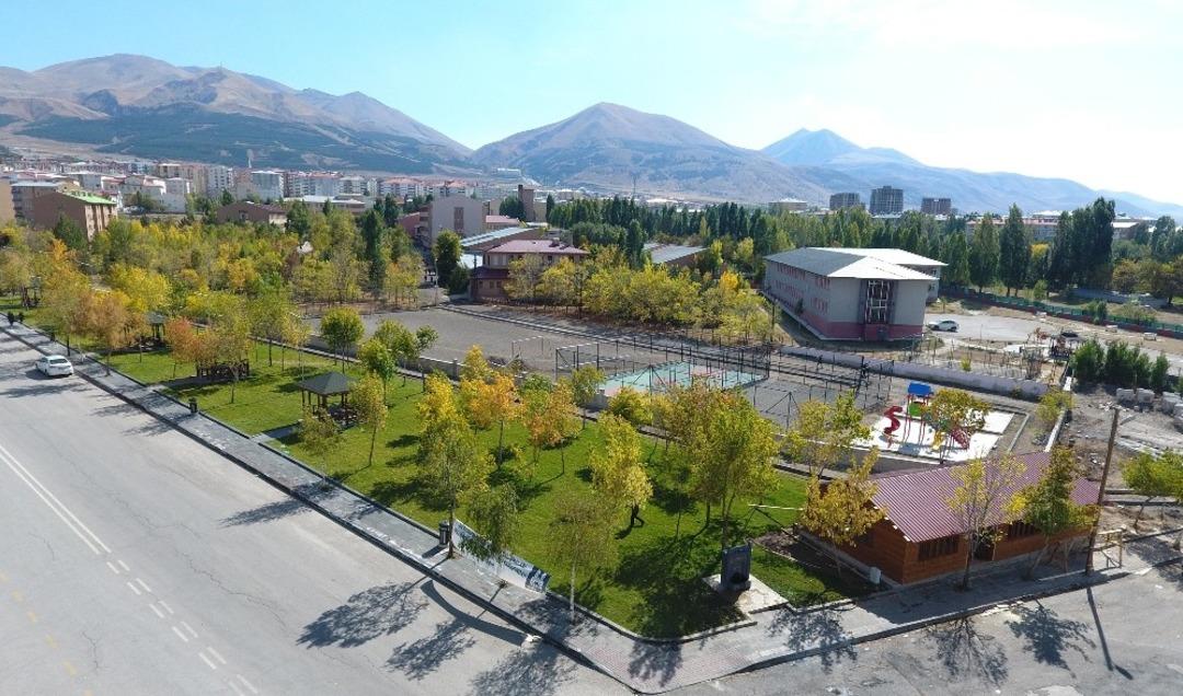 B&uuml;y&uuml;kşehir Yunus Emre Mahallesi&rsquo;ne park yaptı