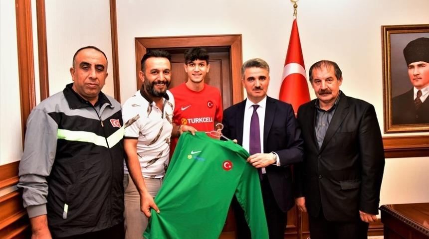 Ampute Futbol Takımı Vali Baruş&rsquo;u ziyaret etti