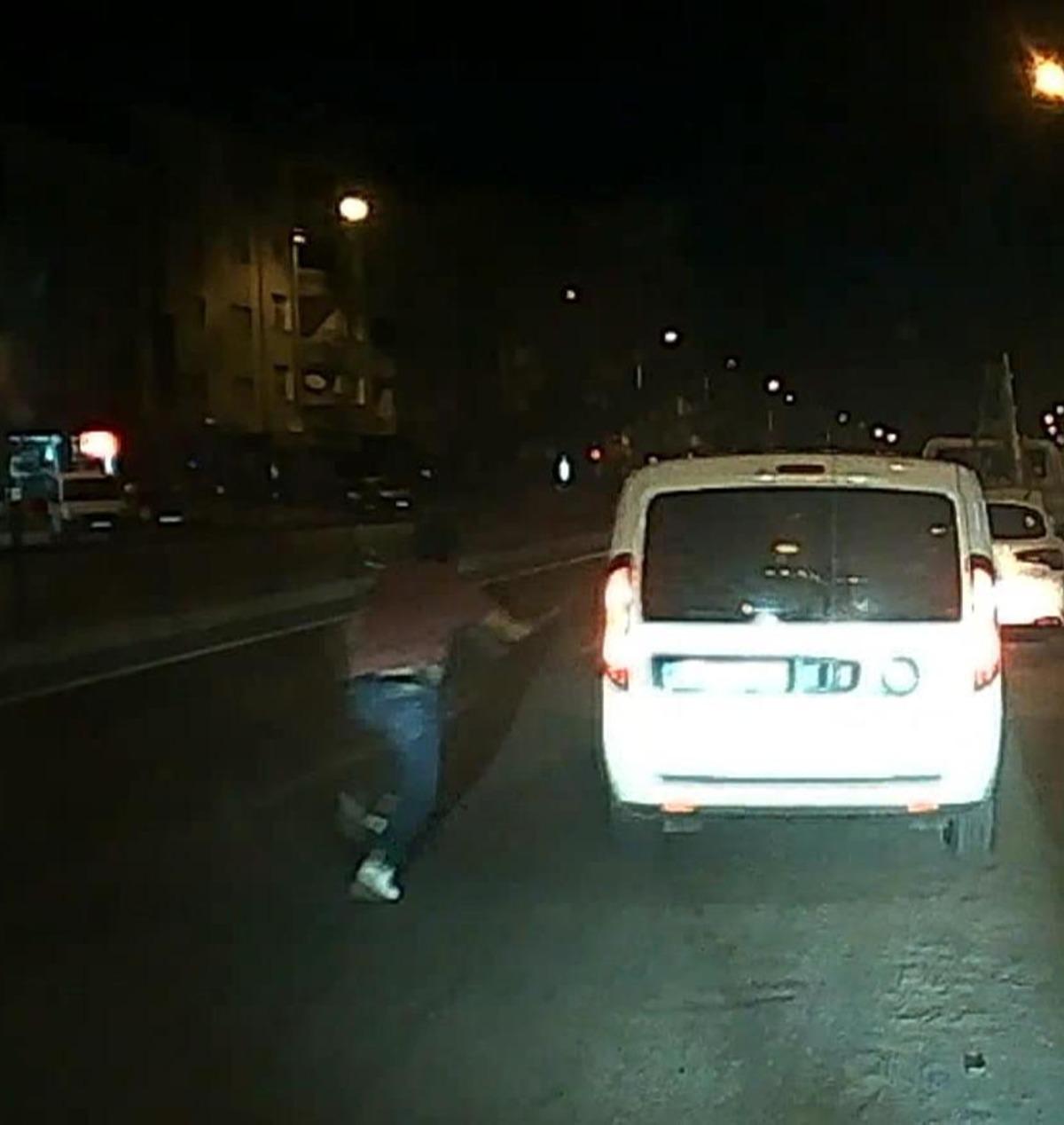 Konya'da akılalmaz olay! G&ouml;zaltındaki ş&uuml;pheli polis aracını alıp ka&ccedil;tı