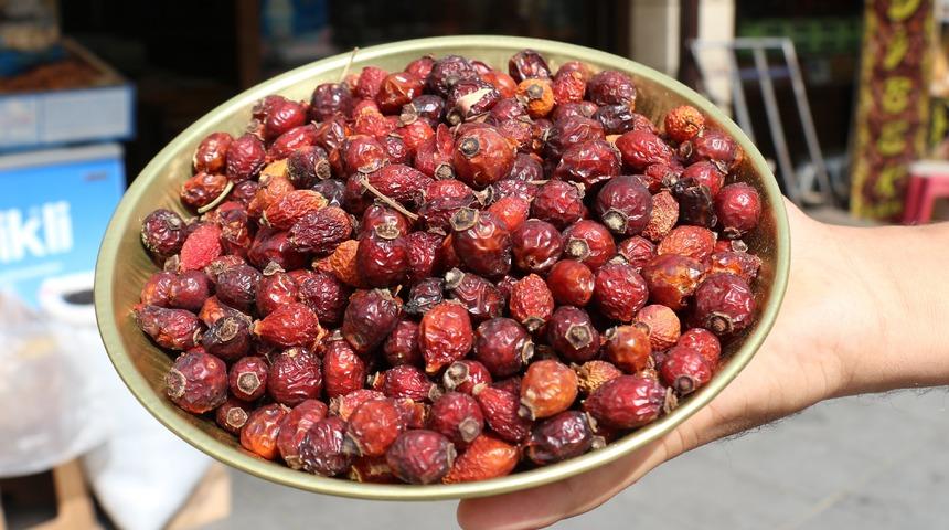 Kuşburnu faydaları nelerdir? Mevsim geçişlerinden en doğal önlem
