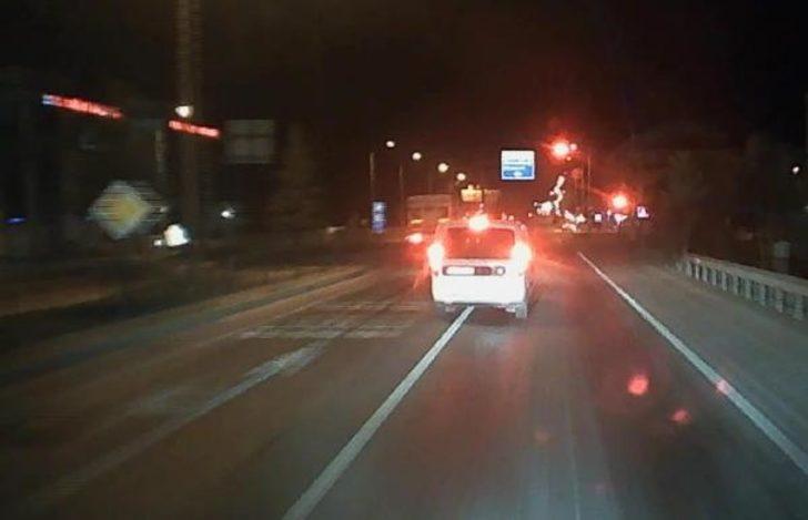 Konya'da akılalmaz olay! Gözaltındaki şüpheli polis aracını alıp kaçtı G2