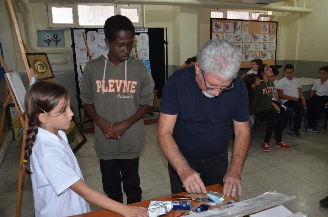 Canlı performans dersi &ouml;ğrencilere resmi sevdirdi