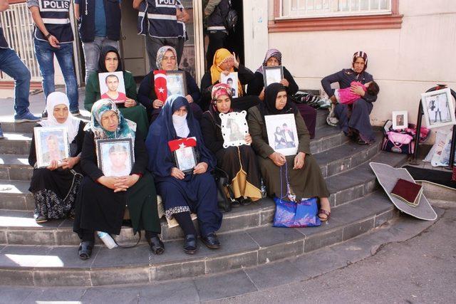 HDP önündeki ailelerin evlat nöbeti 36’ncı gününde
