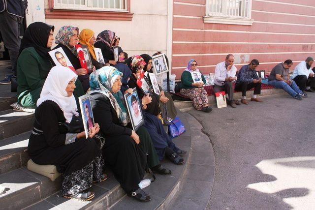 HDP önündeki ailelerin evlat nöbeti 36’ncı gününde