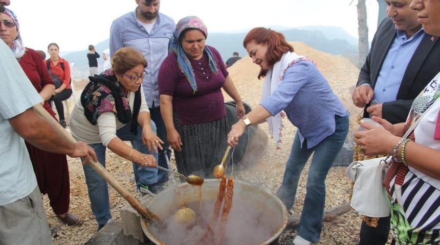 Mersin&rsquo;de &uuml;reten kadınlar bir araya geldi