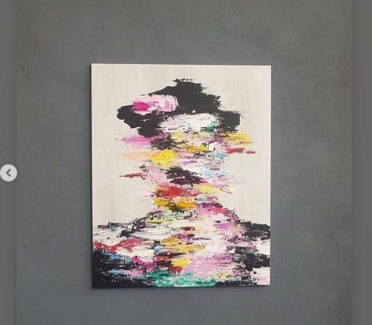 Göğüsleriyle resim yapan Belaruslu kadın! G3