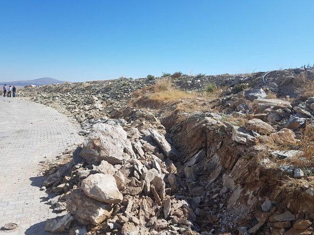 Altıntaş’ta yol genişletme ve peyzaj çalışmaları