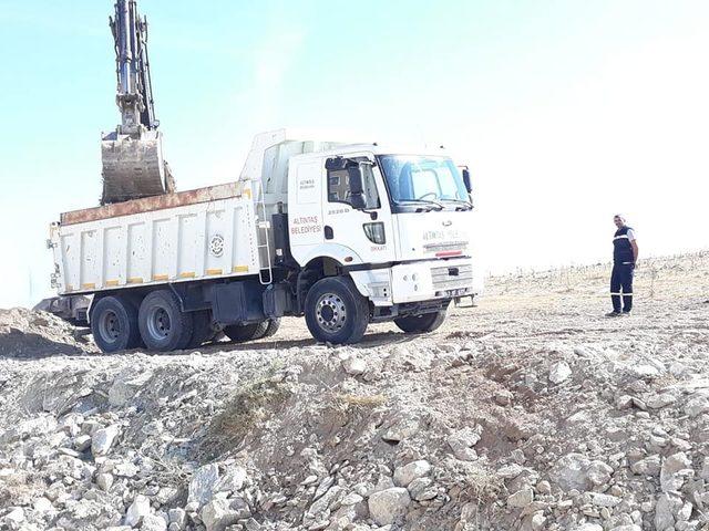 Altıntaş’ta yol genişletme ve peyzaj çalışmaları