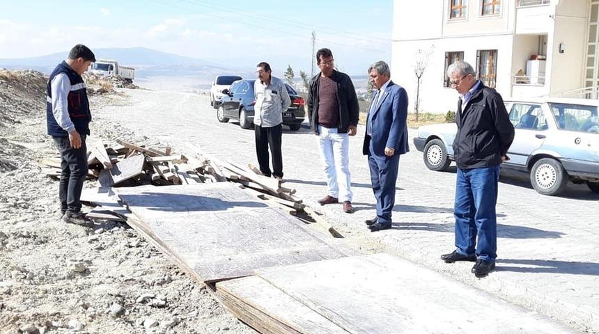 Altıntaş’ta yol genişletme ve peyzaj çalışmaları