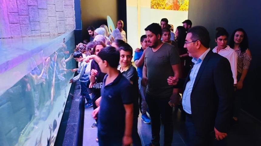 AK Parti Bağlar İlçe Başkanlığı çocukları sevindirdi