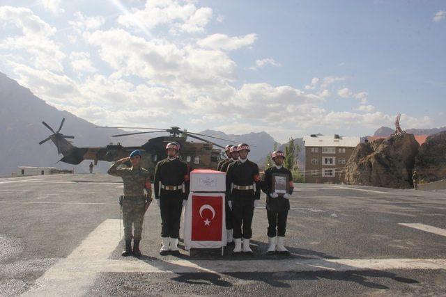 Aracın devrilmesi sonucu şehit olan asker memleketine uğurlandı