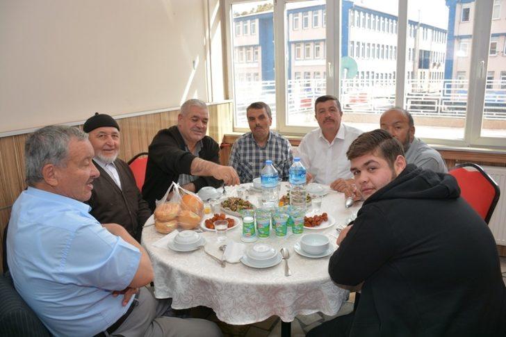 Şuhut Belediyesinden din görevlilerine yemek G3