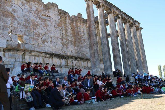 Aizanoi Antik Kenti öğrenci ve öğretmenlerle doldu taştı